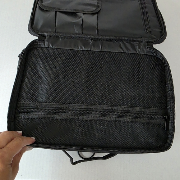 MAKEUP BAG 13x9x4.75 Adjustable Compartment & Strap. NEW - Picture 9 of 13